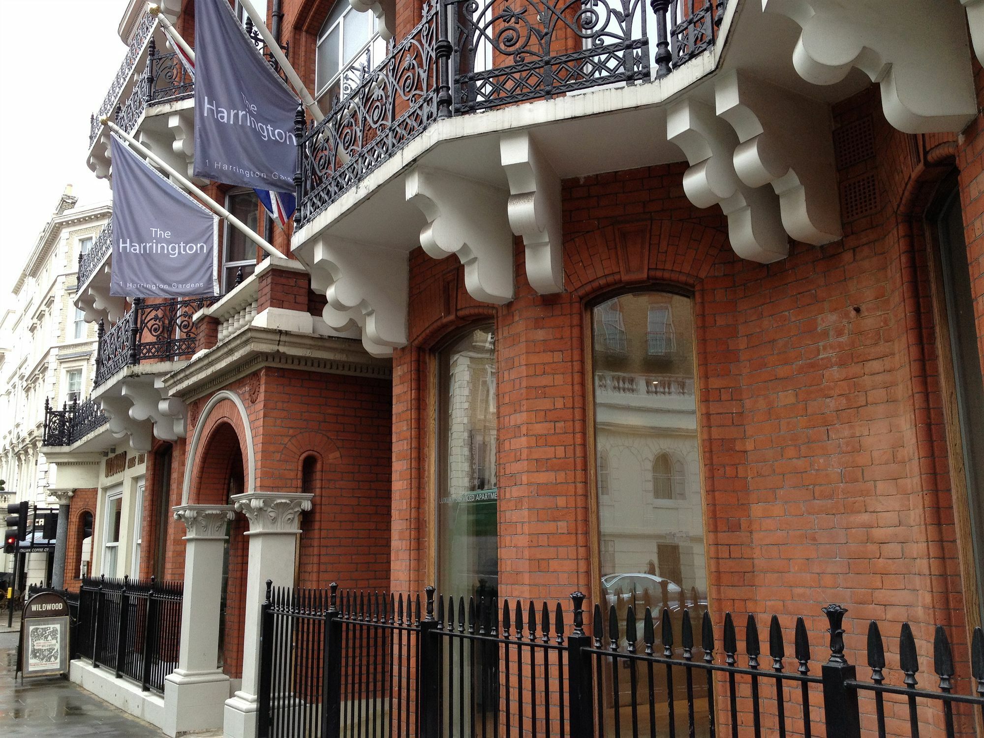 The Harrington - Gloucester Road - 1 Harrington Gardens Лондон Екстериор снимка